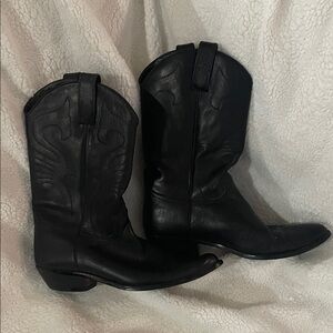 Women’s leather cowboy boots